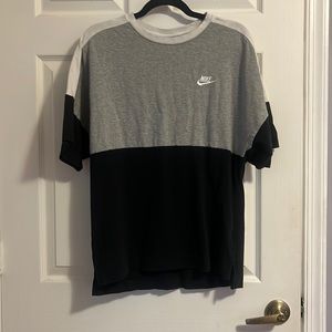 NWOT NIKE COLORBLOCK TEE